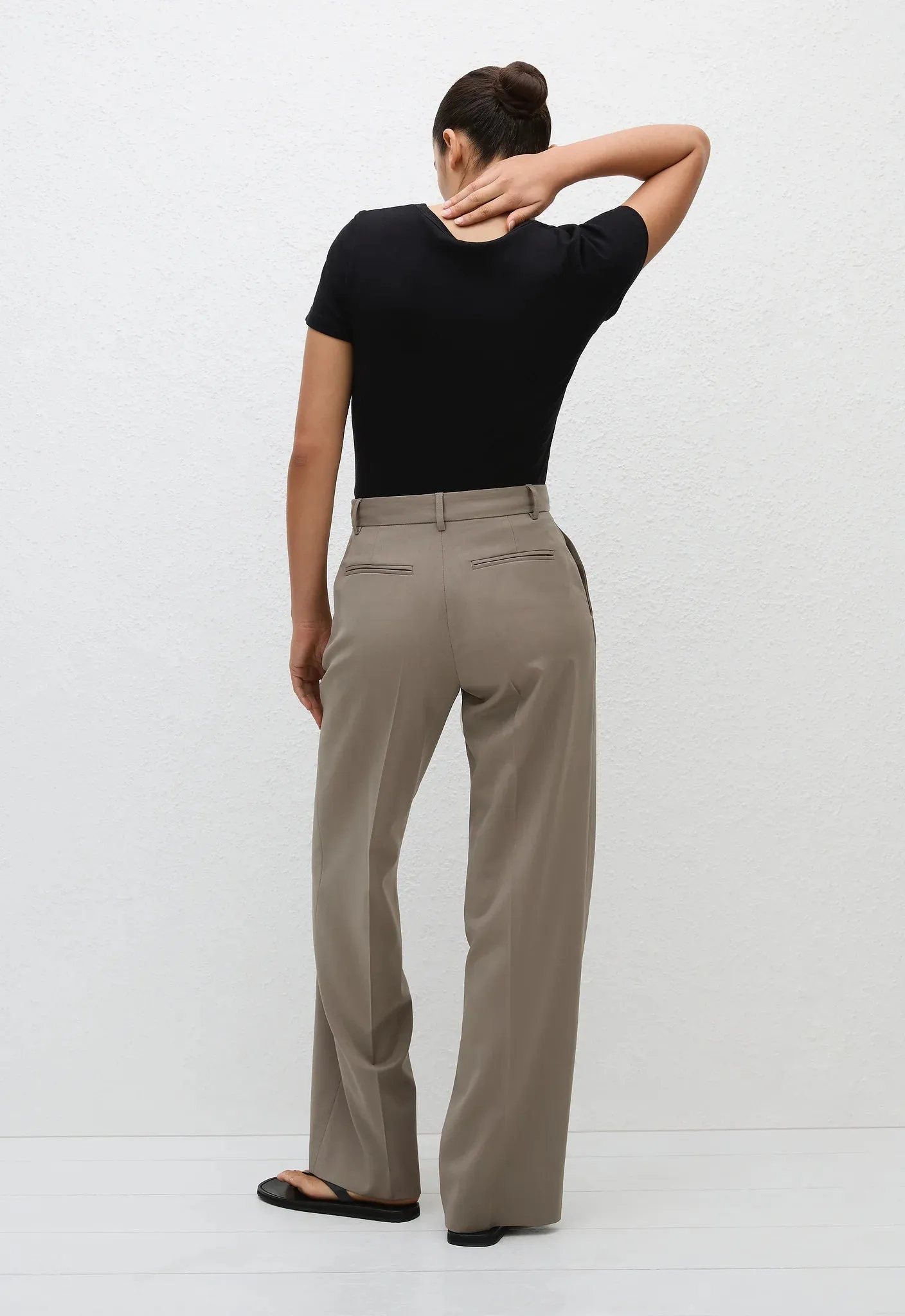 Matteau Relaxed Tailored Trouser in Taupe