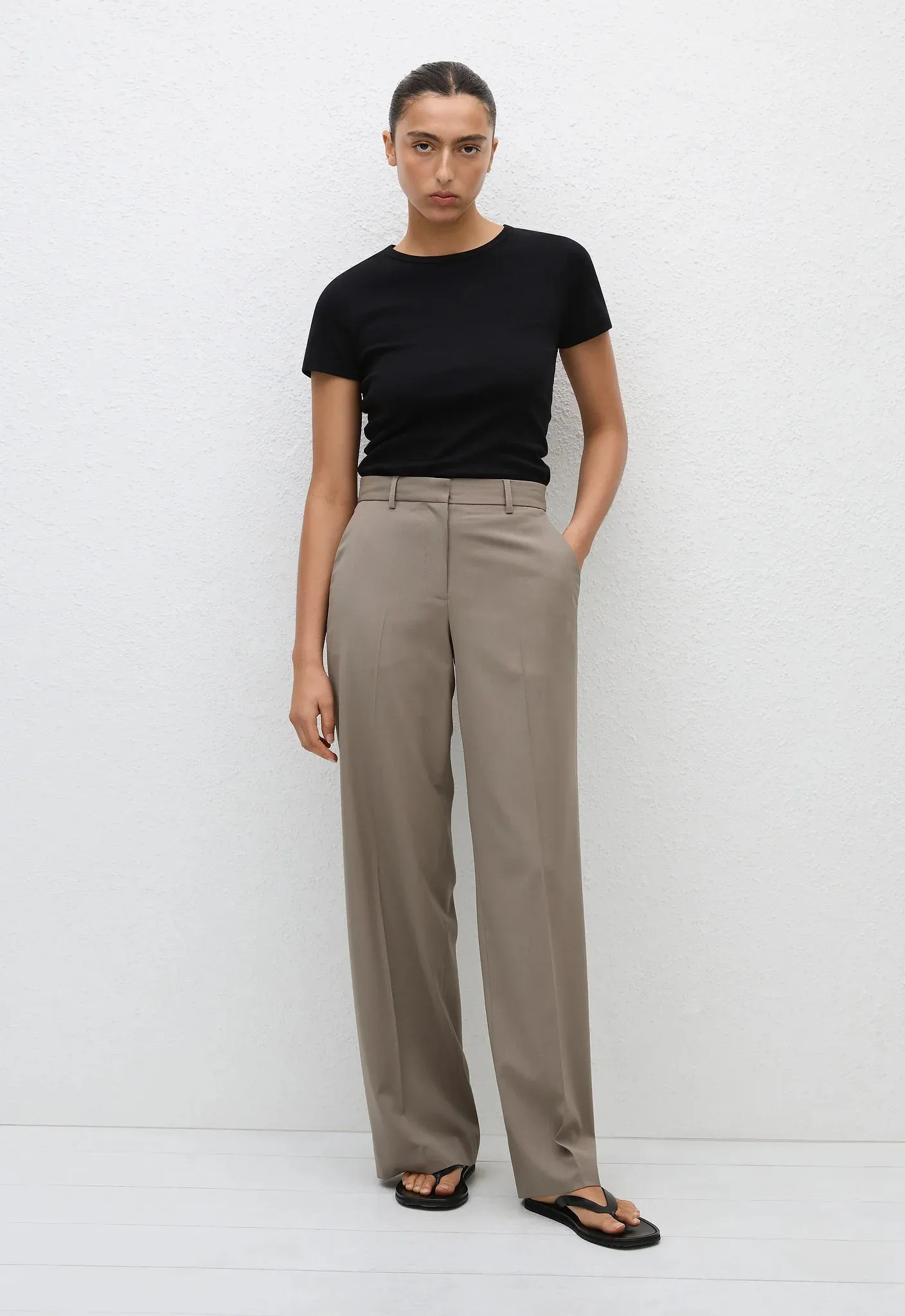 Matteau Relaxed Tailored Trouser in Taupe